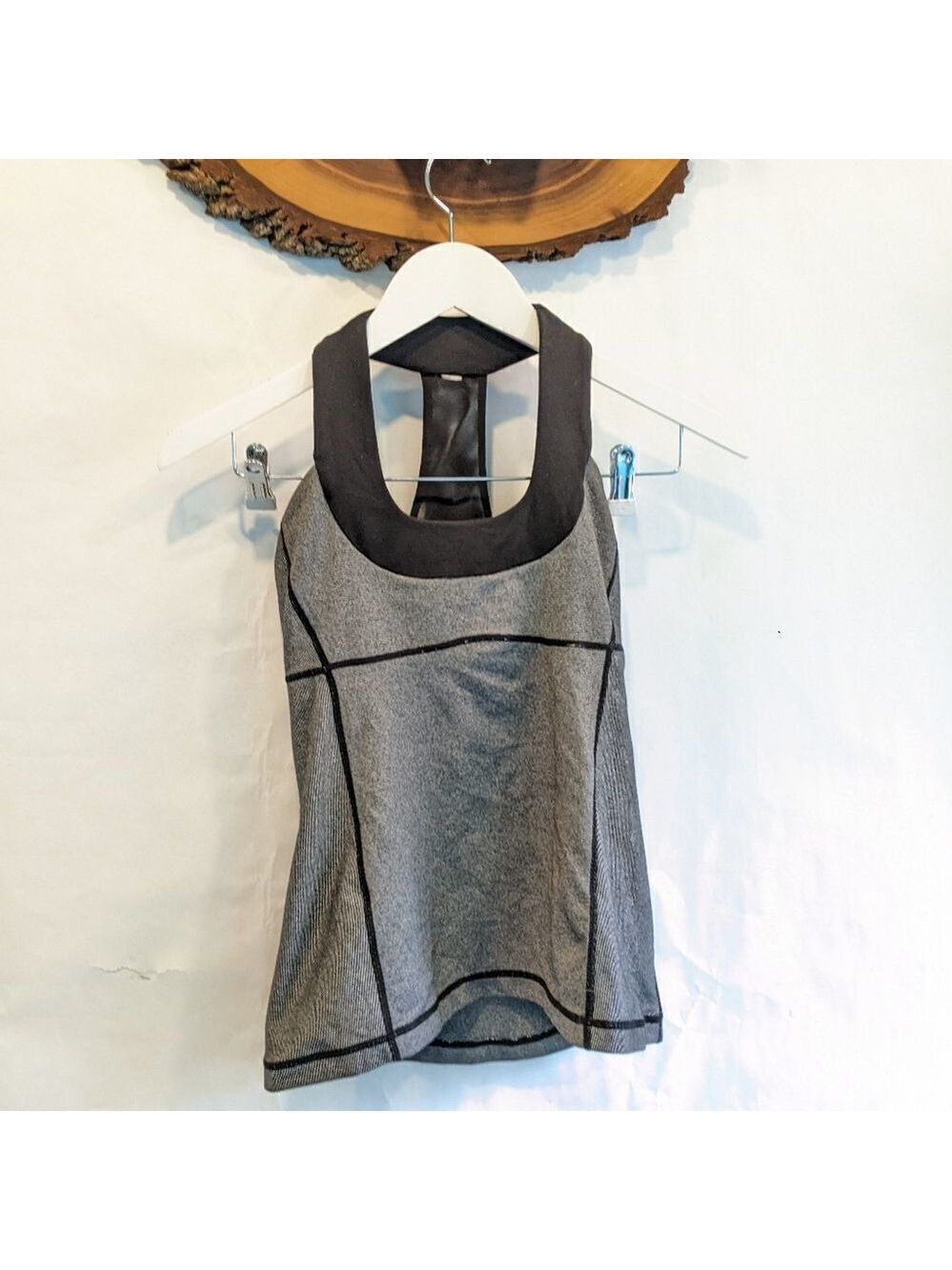 LULULEMON top size 4 in EUC